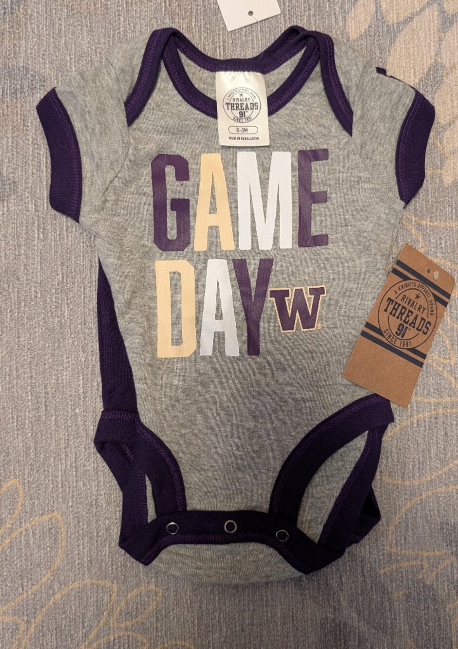 University of Washington Huskies Baby Onesie Set 2 NWT 0-3M